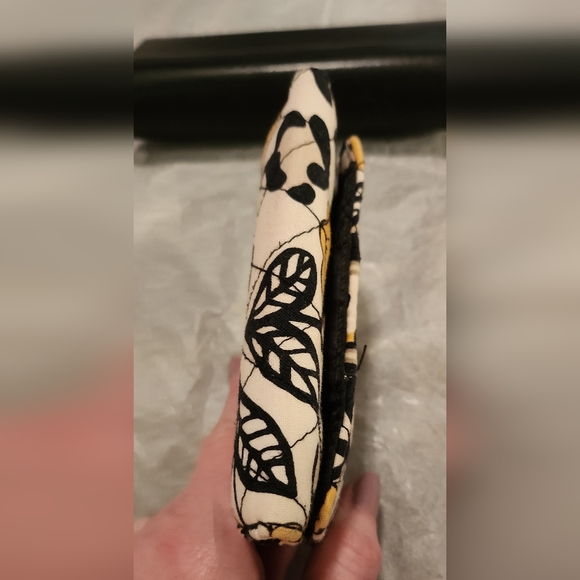 Vera Bradley Quilted Snap Lock Bi-Fold Wallet 5 X 3.5 - Picture 7 of 13